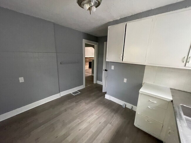 Building Photo - SECTION 8 and EDEN Accepted!!! Newly Renovated 3 Brd Home!