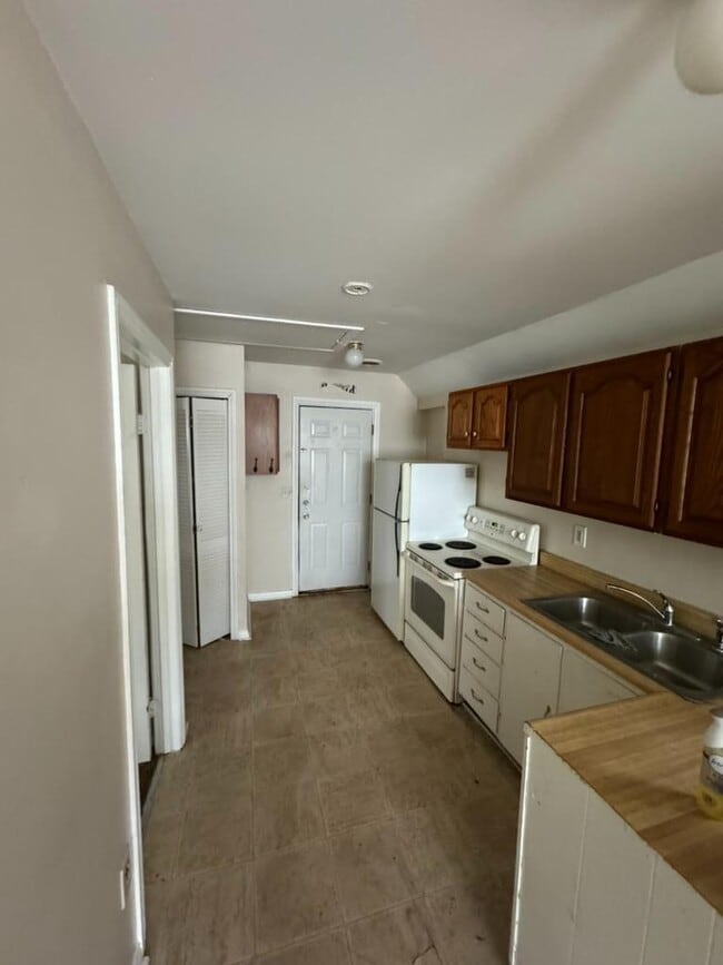 Foto del edificio - 3252 Birch Row Dr