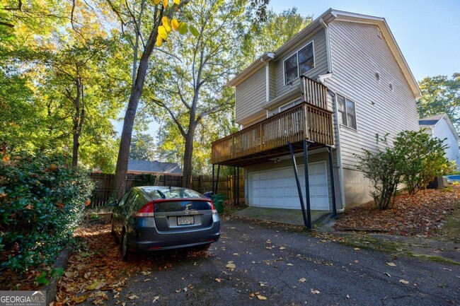 Building Photo - 2402 Charleston Oaks Ln