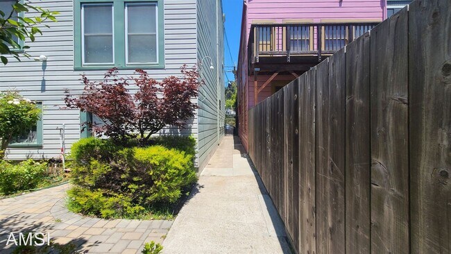 Building Photo - 3 br, 3 bath House - 4553 18th St #A