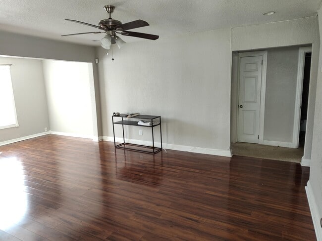 Building Photo - 1121 Elk Ave