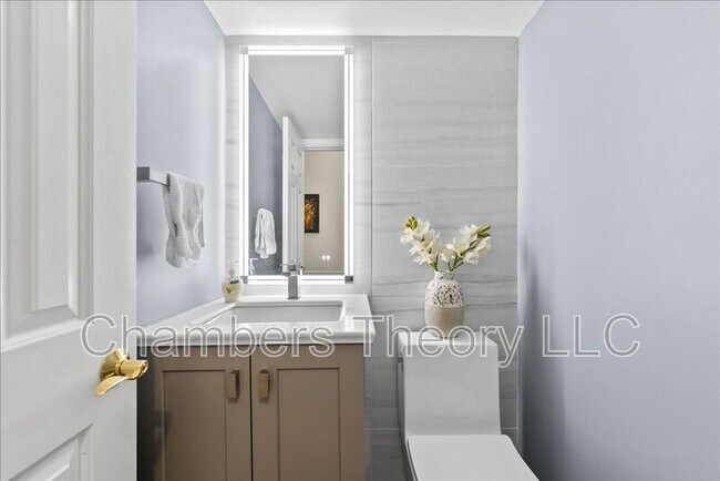 Foto del edificio - 7252 Greentree Rd