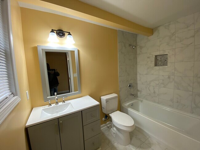 Foto del edificio - 1864 Markone St NW