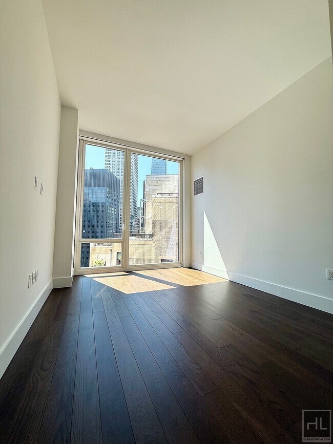Building Photo - NO FEE ONE BEDROOM IN THE LUXURY SUMMIT NYC