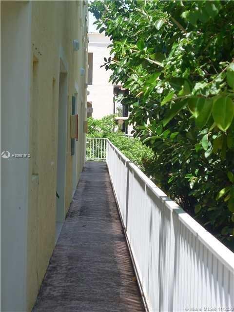 Foto del edificio - 835 SW 2nd St