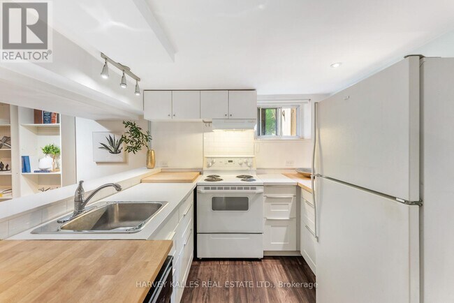 Photo du bâtiment - 107 Farnham Ave
