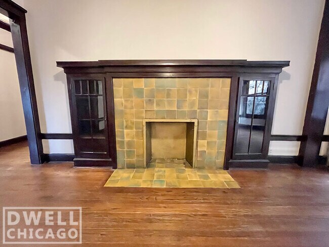Foto del edificio - 2436 N Sawyer Ave
