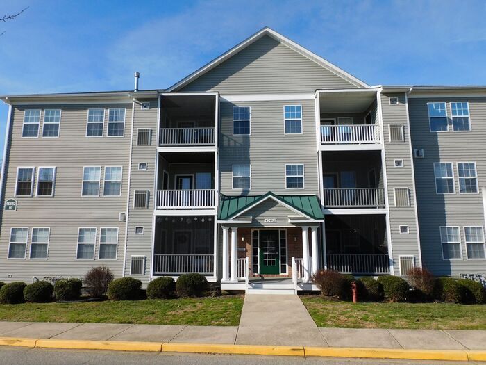 Primary Photo - 45482 Westmeath Way