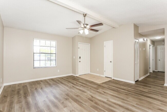 Building Photo - 8804 Falcon Trace Dr S