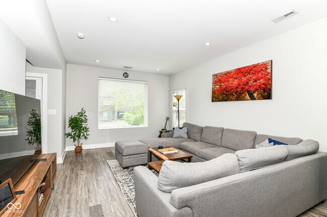 Foto del edificio - 64 Central Greens Blvd