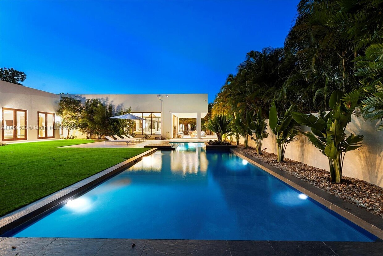 Foto principal - 958 NE 84th St