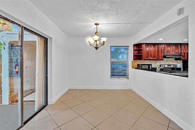 Building Photo - 5245 SW 40th Ave
