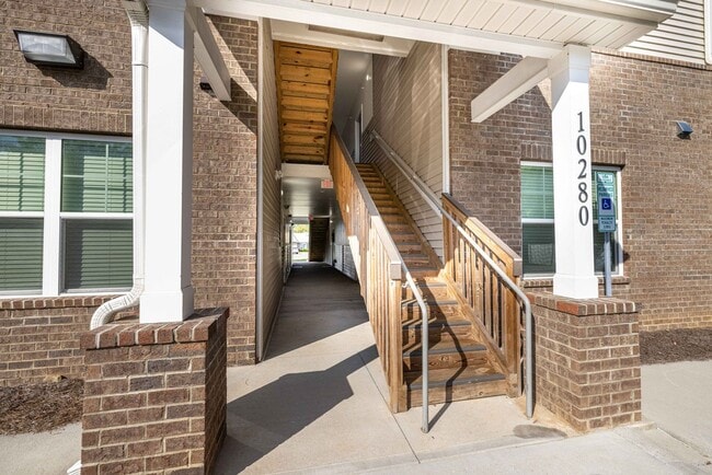 Foto del edificio - BEAUTIFUL 3BD 2.5 BTH Apartment home RAINTREE - Ballantyne Commons Pkwy