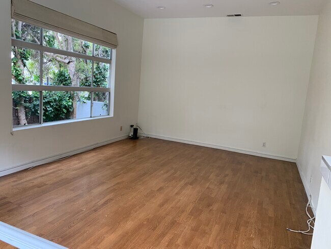 Sala de estar - 7920 Anise Ave