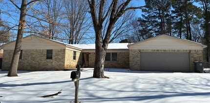 Building Photo - 6 Foxboro Dr