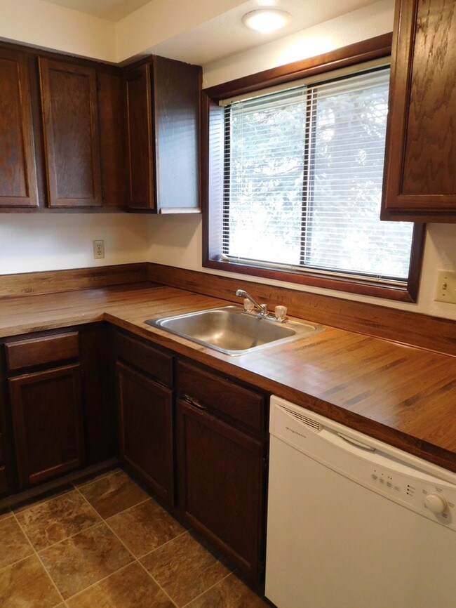 Foto del edificio - 219 SE Sweetbriar Ln