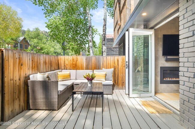 Foto del edificio - 250 S Original St