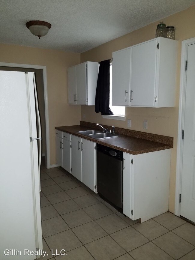 Building Photo - 2 br, 1 bath House - 308 E. Willingham