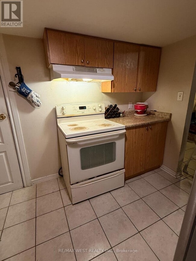 Building Photo - 49 Sandmere Ave