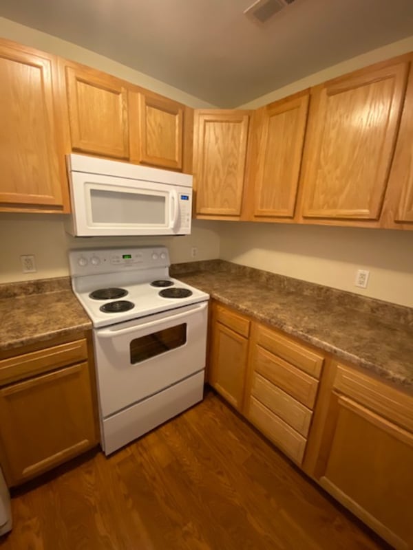 Building Photo - 211 Goolman Ln