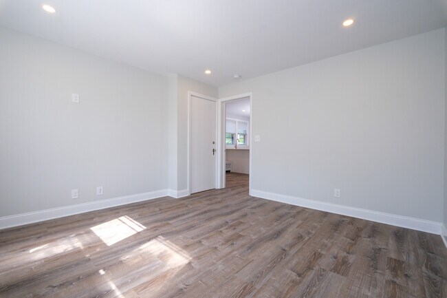 Building Photo - 56 Maple Ave