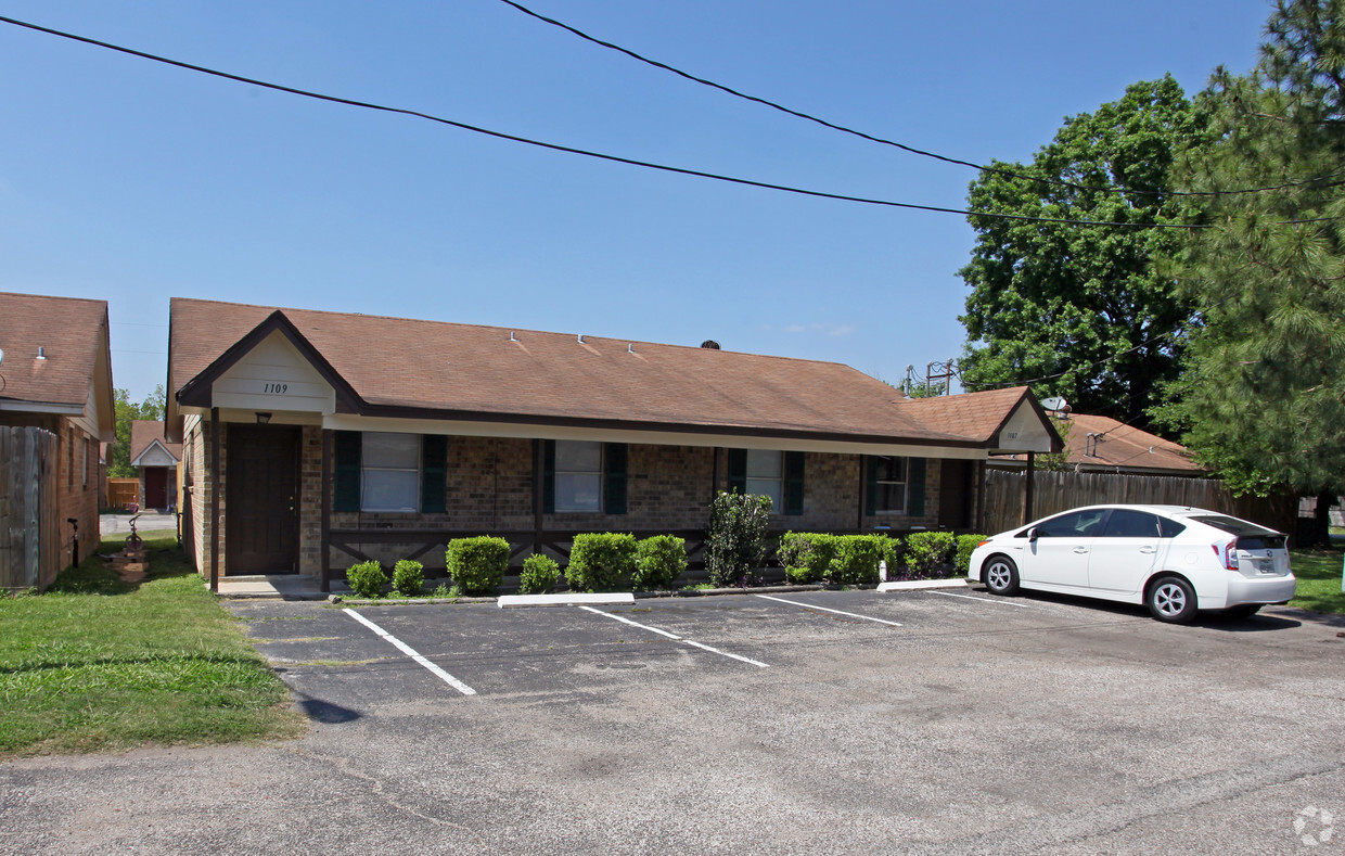 Primary Photo - Town and Country Crossing