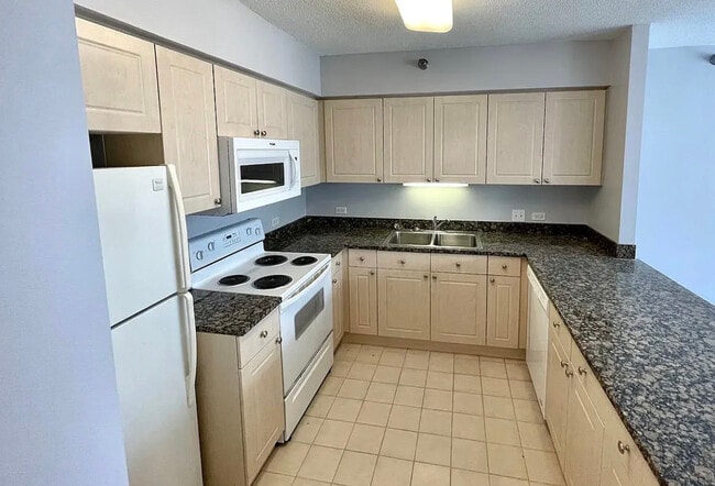Building Photo - 512 N McClurg Ct