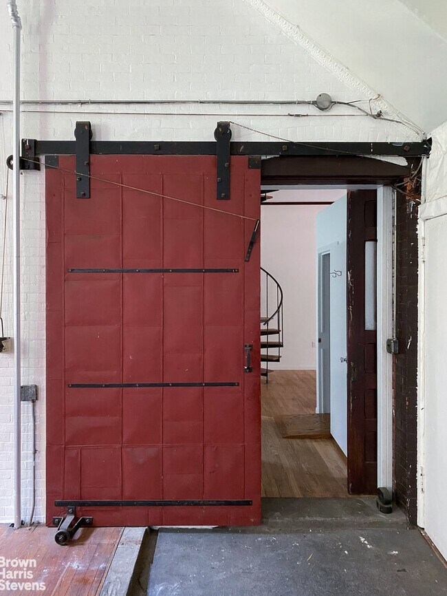 Building Photo - 375 Vanderbilt Ave