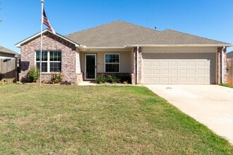 Building Photo - 1425 Sandstone Dr