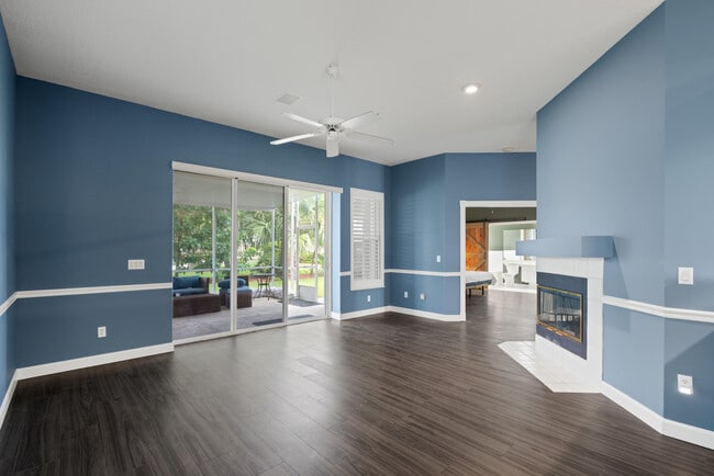 Building Photo - 582 Montevina Dr