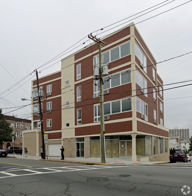 Foto principal - 182-186 Anderson Ave