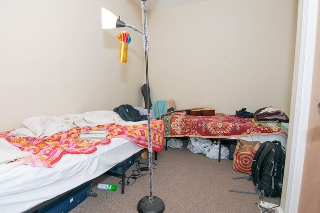 Photo - Mission Hill 3 Bed – High Ceilings – Hot Water Included – Parking Available – 9/1 Apartment