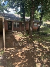 Building Photo - 2913 Gwendolyn Ln