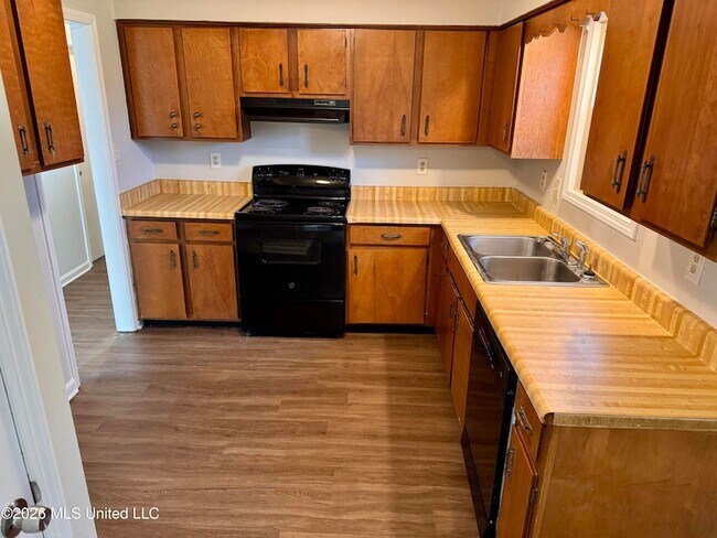 Foto del edificio - 900 Clarington Dr