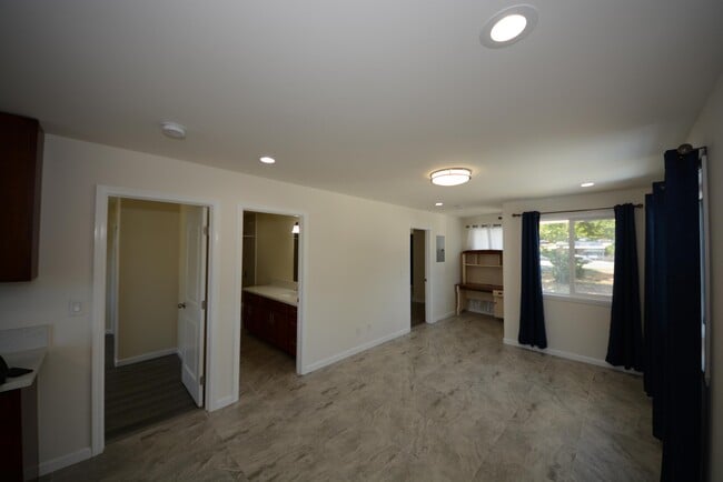Building Photo - 1411 Palolo Ave