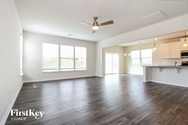Foto del edificio - 806 Birchcrest Wy