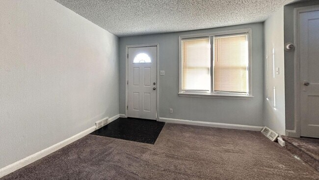 Foto del edificio - Newly Renovated Classic Chester Home with Fence Yard & Garage