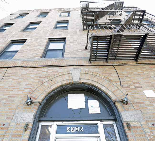 Building Photo - 3226 Bronxwood