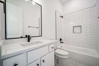 Building Photo - 8409 Schneider St