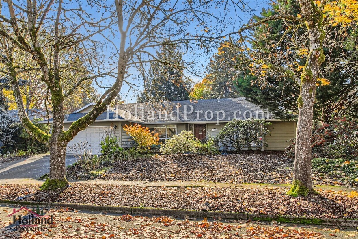 Primary Photo - Lovely 4 bedroom home in a desirable Beave...