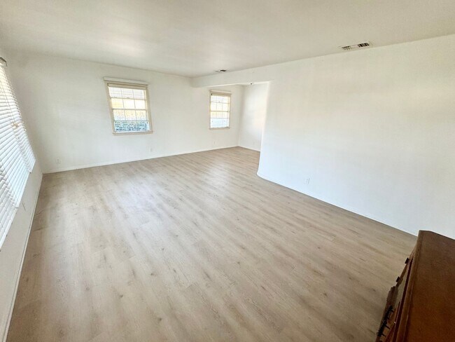 Building Photo - *** 2 bed 1 bath Single family Home in Tem...