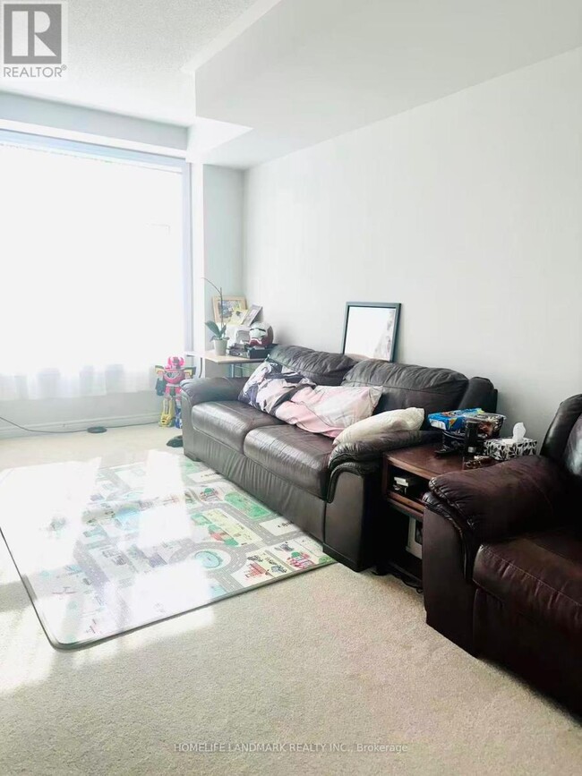 Photo du bâtiment - 8 Robert Eaton Ave.