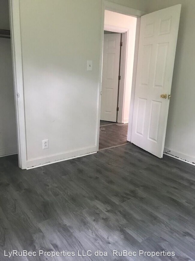 Building Photo - 3 br, 1 bath House - 2510 Celia Ave Apt 2