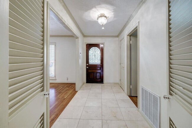 Building Photo - 7501 Briar Rose Dr