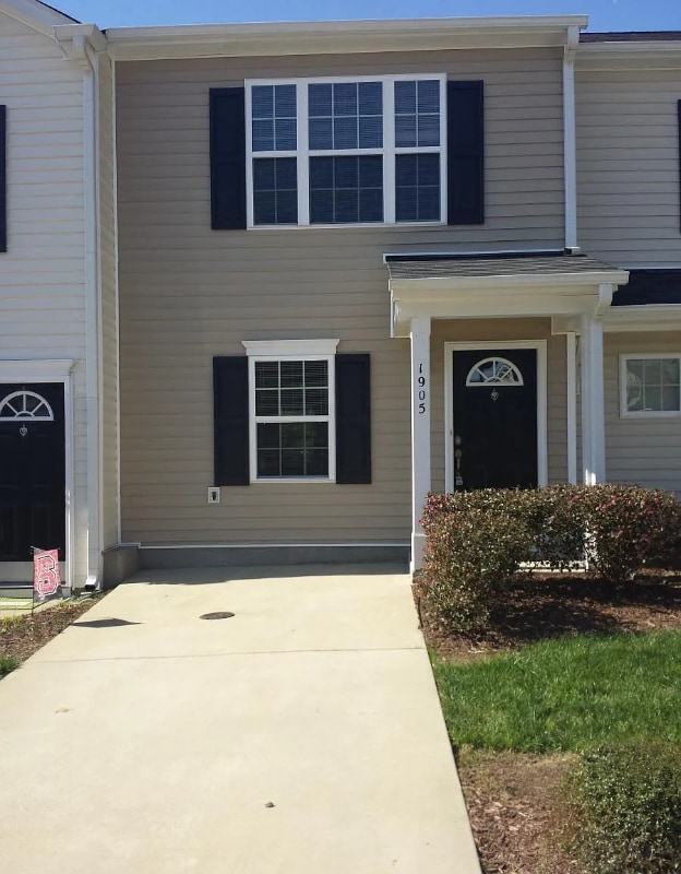 Building Photo - 1905 Serenade Cir