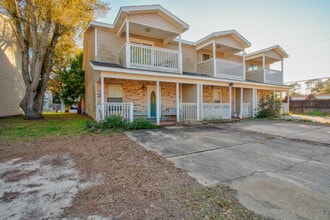 Building Photo - 2404 Suwanee Ln