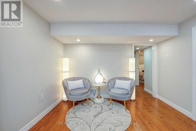 Building Photo - 25 Charnwood Pl