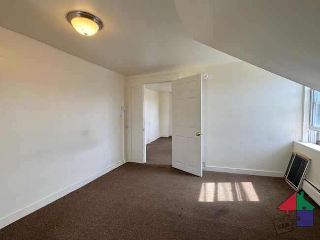 Building Photo - 37 Malletts Bay Ave