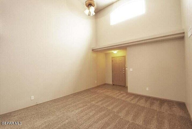 Foto del edificio - 7049 Falling Leaf Cir