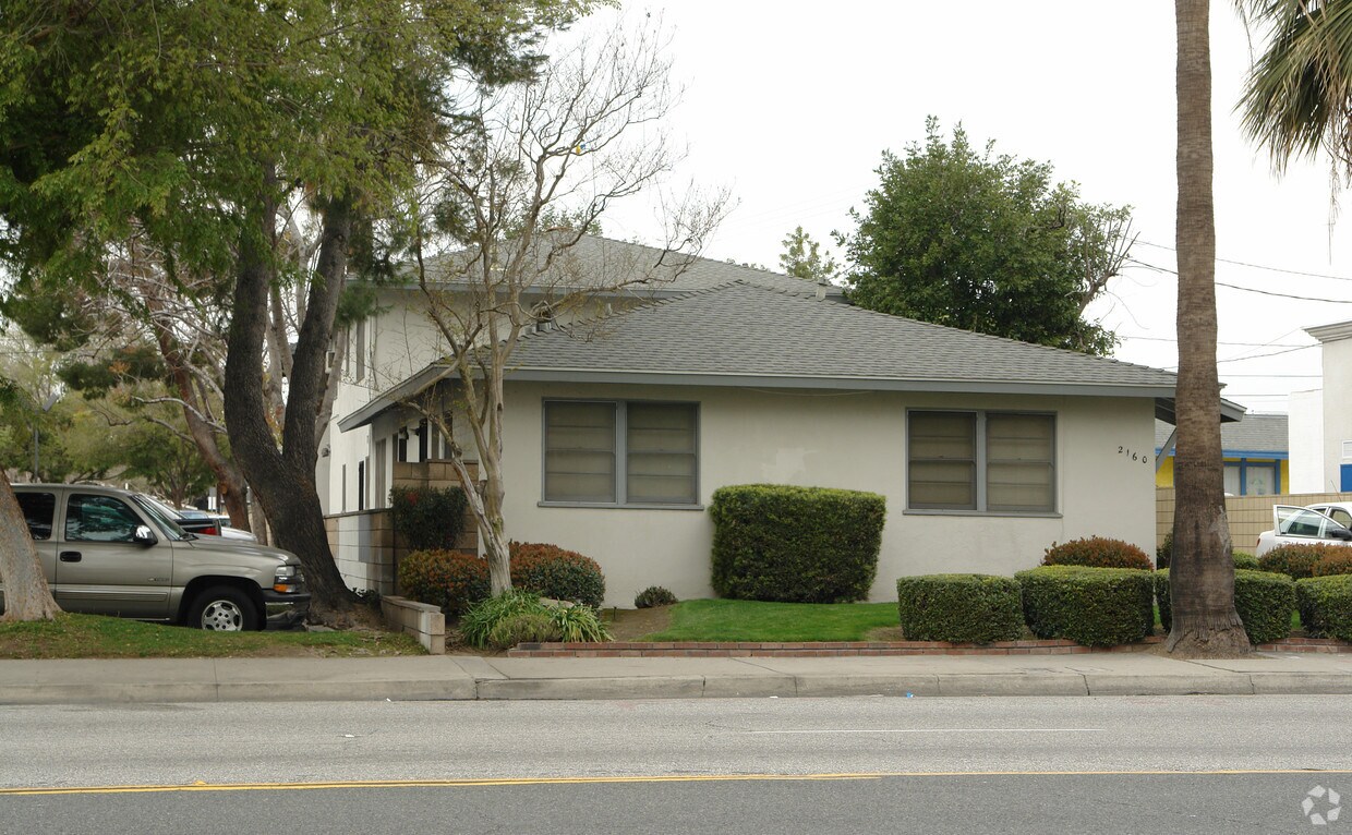 Foto principal - 2160 N Waterman Ave